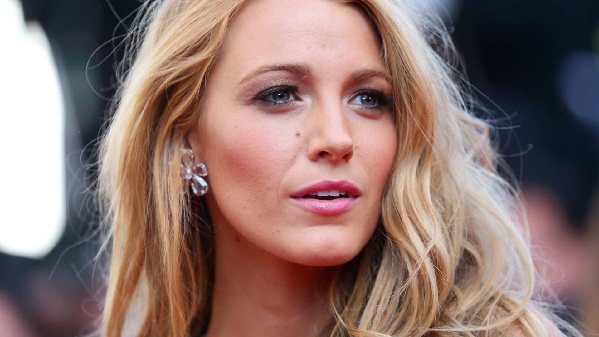 Blake Lively Shows Off Her & Ryan Reynolds' Bedroom: Photos