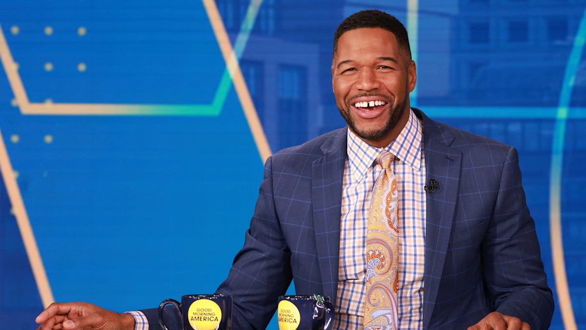 Michael Strahan Returns To Good Morning America Following Two Week Absence Hello 