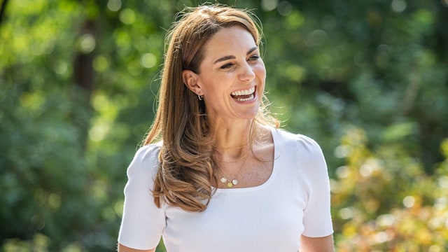 kate middleton white t shirt