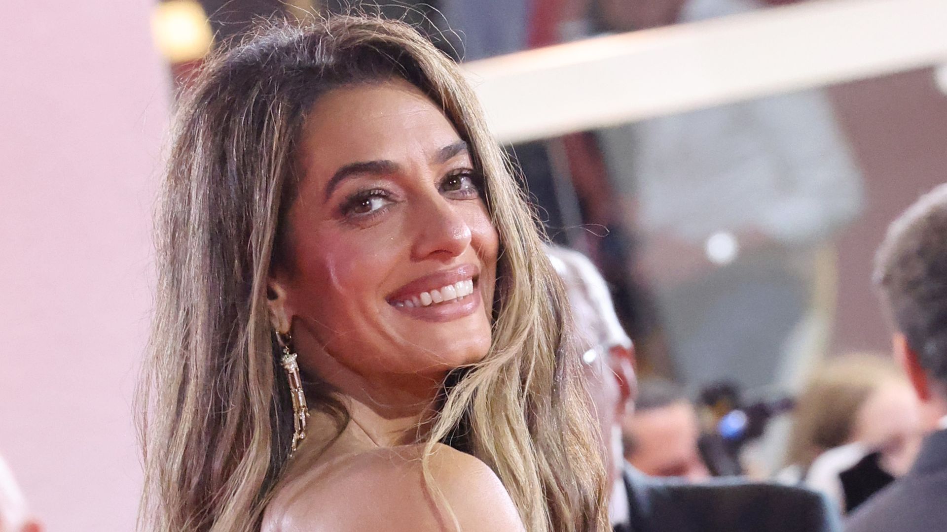 Amal Clooney's brighter take on "caramel-silk" locks at the Venice International Film Festival