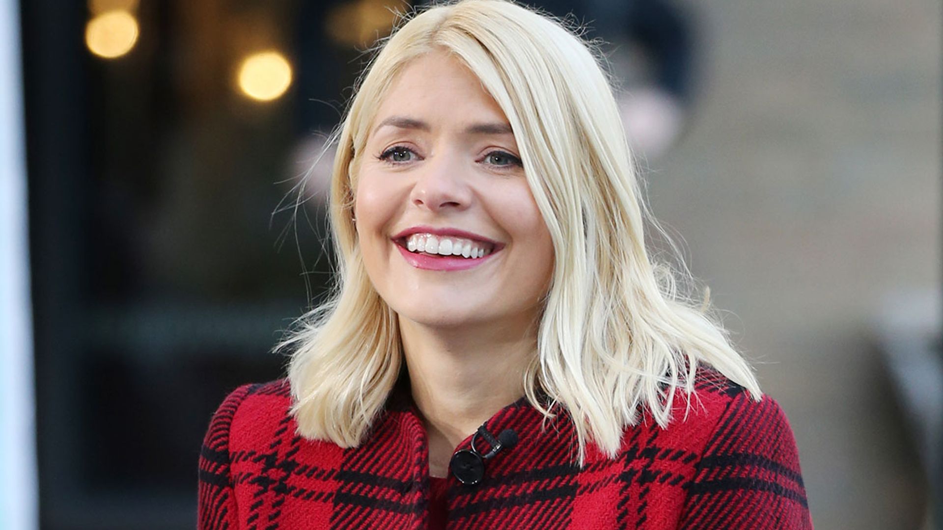holly willoughby red coat