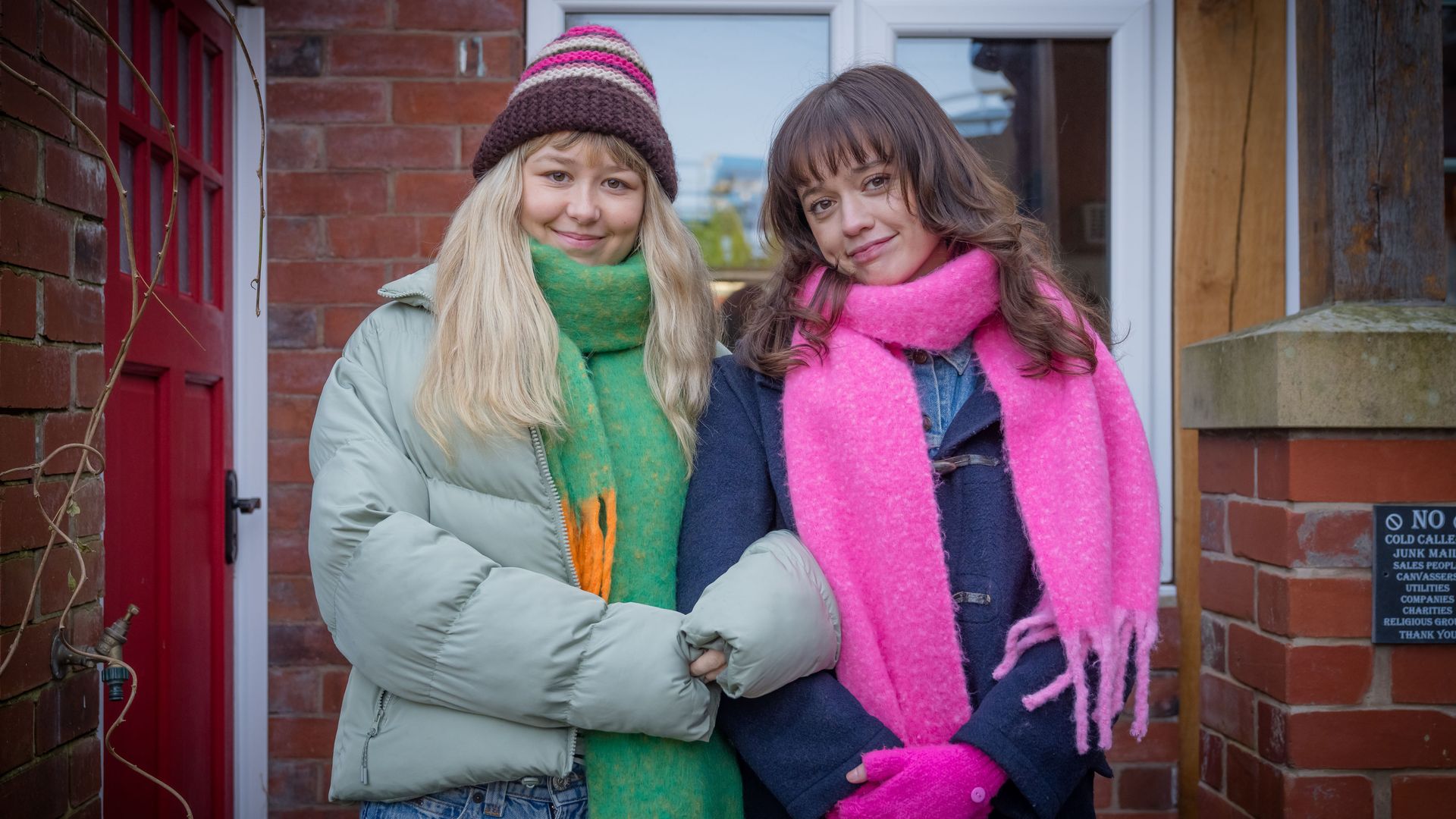 Izzie (LIV HILL), Evie (AIMEE LOU WOOD)