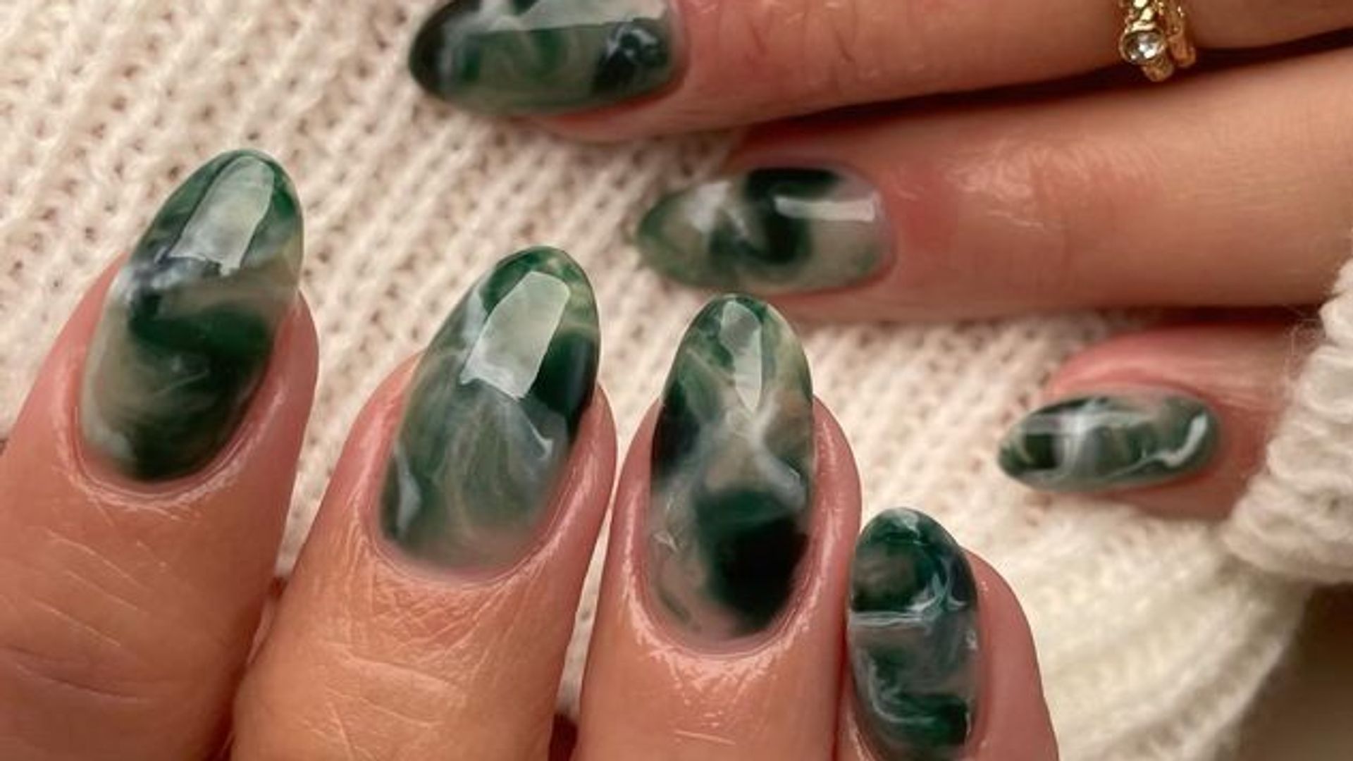 Marble manicures & 11 more of our fave nail looks to stand out this January