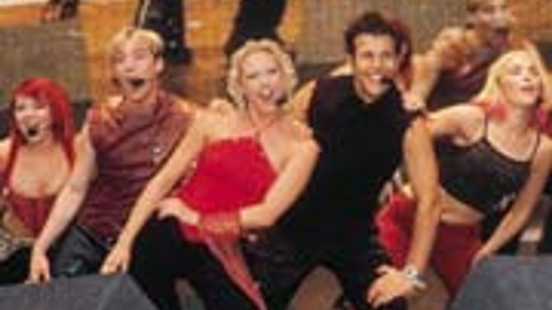 POP GROUP STEPS SPLITS IN SURPRISE ANNOUNCEMENT | HELLO!