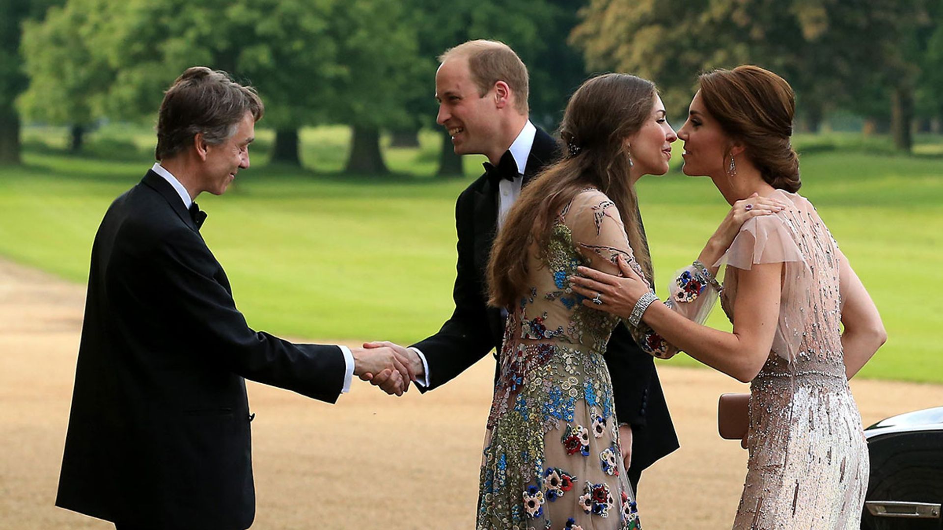 Маркиза чамли и принц фото. Роуз Хэнбери и Кейт Миддлтон. Роуз Хэнбери и принц Уильям. Роуз Чамли и принц Уильям. Кейт и Роуз Ханбери.
