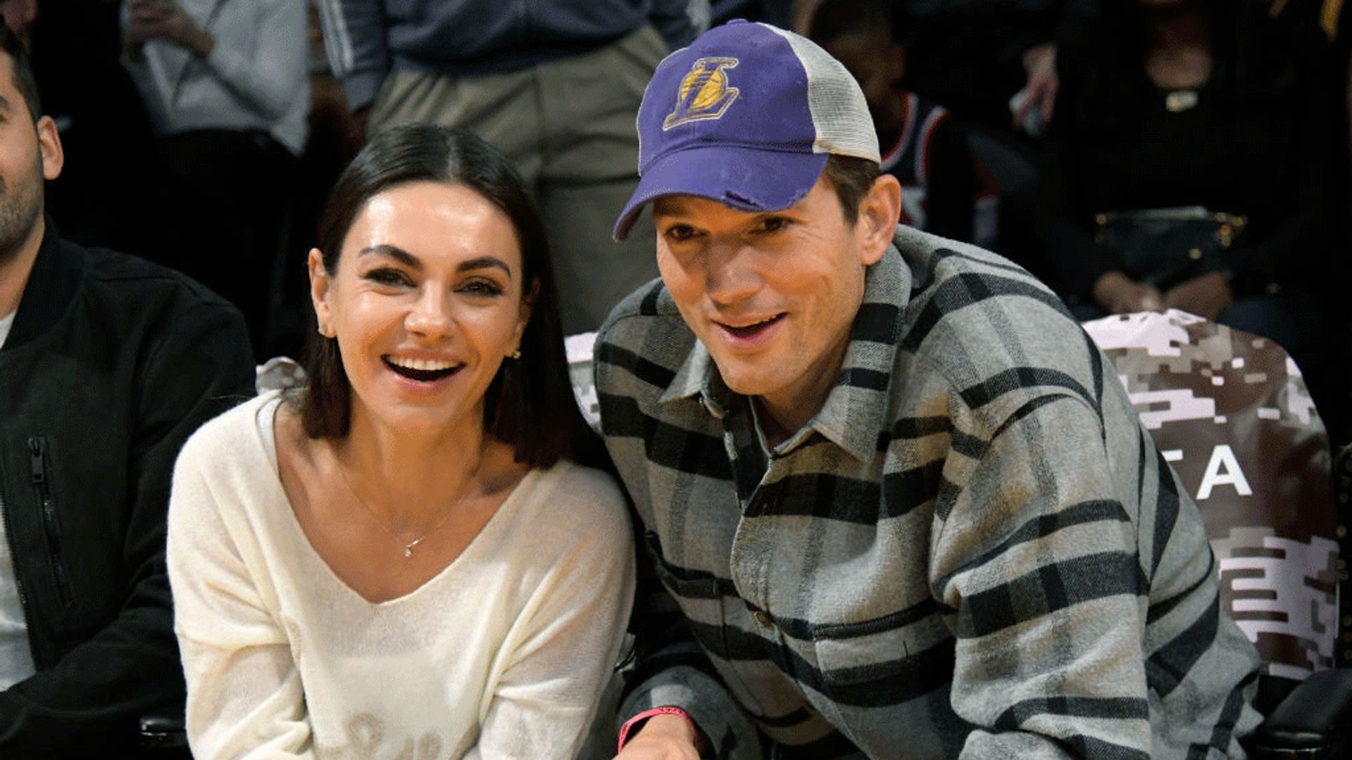 Mila Kunis and Ashton Kutcher attend a basketball between the Los Angeles Lakers and the Brooklyn Nets