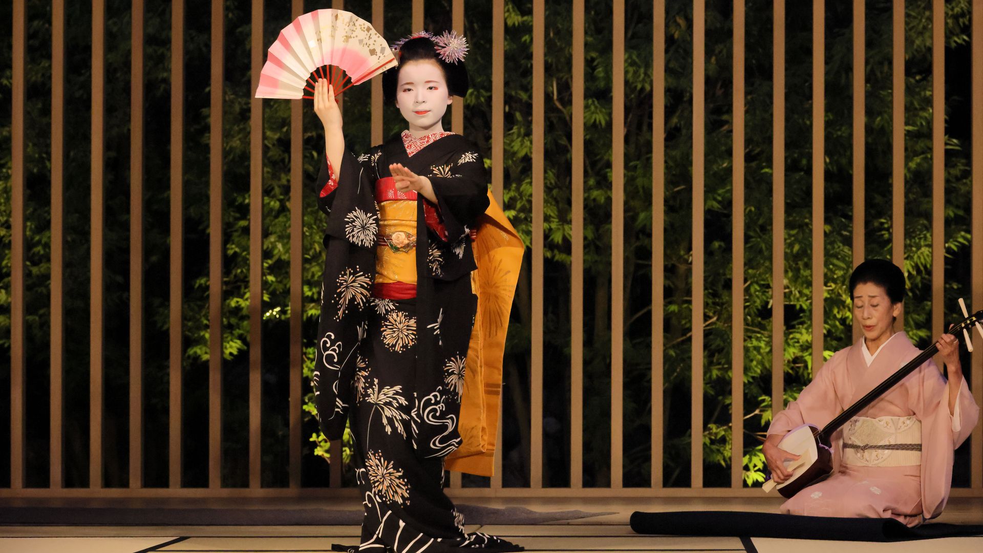 Maiko and Geisha show in Bamboo Pavilion at Banyan Tree Kyoto