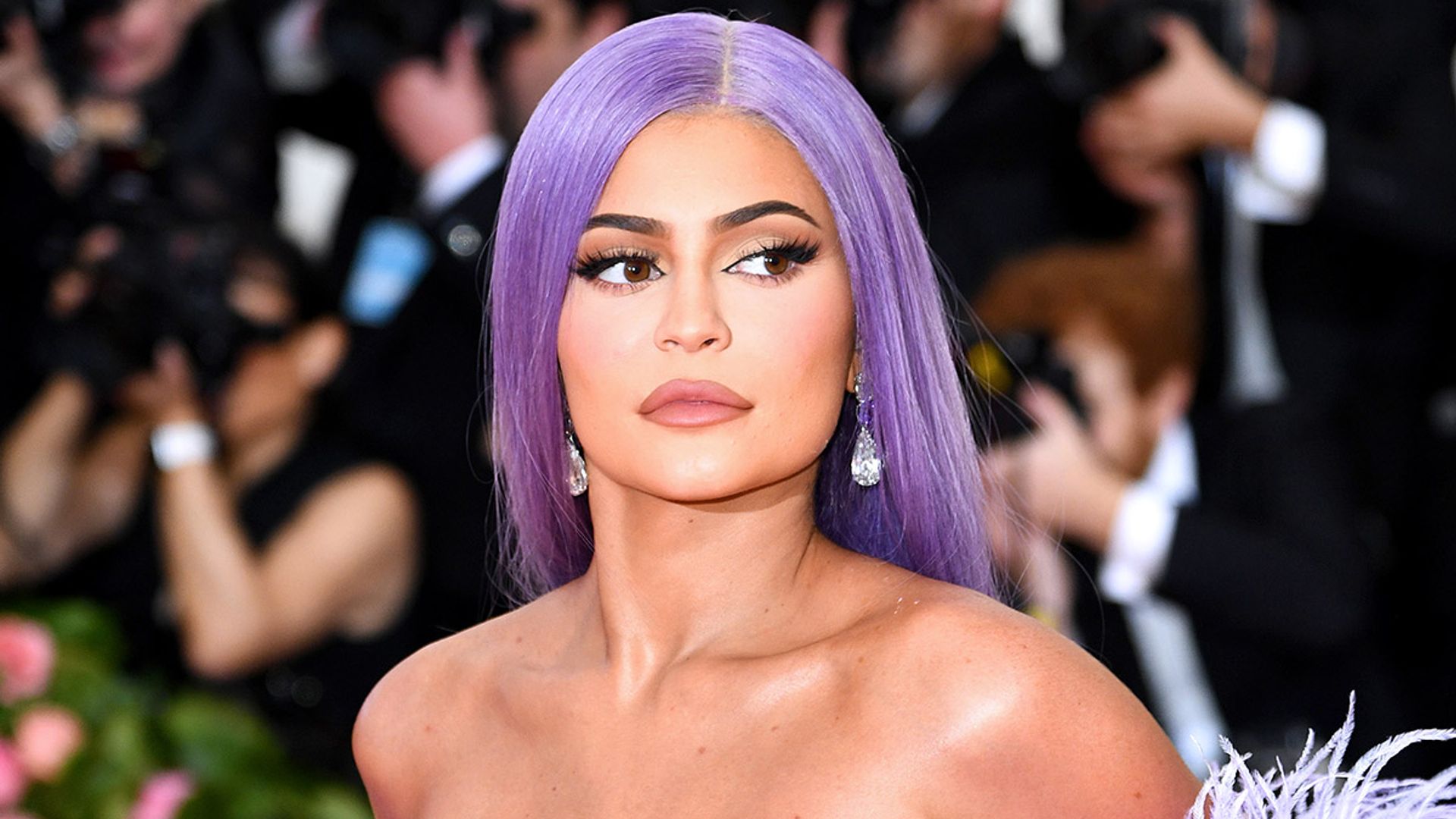 Kylie Jenner sells stake in cosmetics company for $600m - Latest News