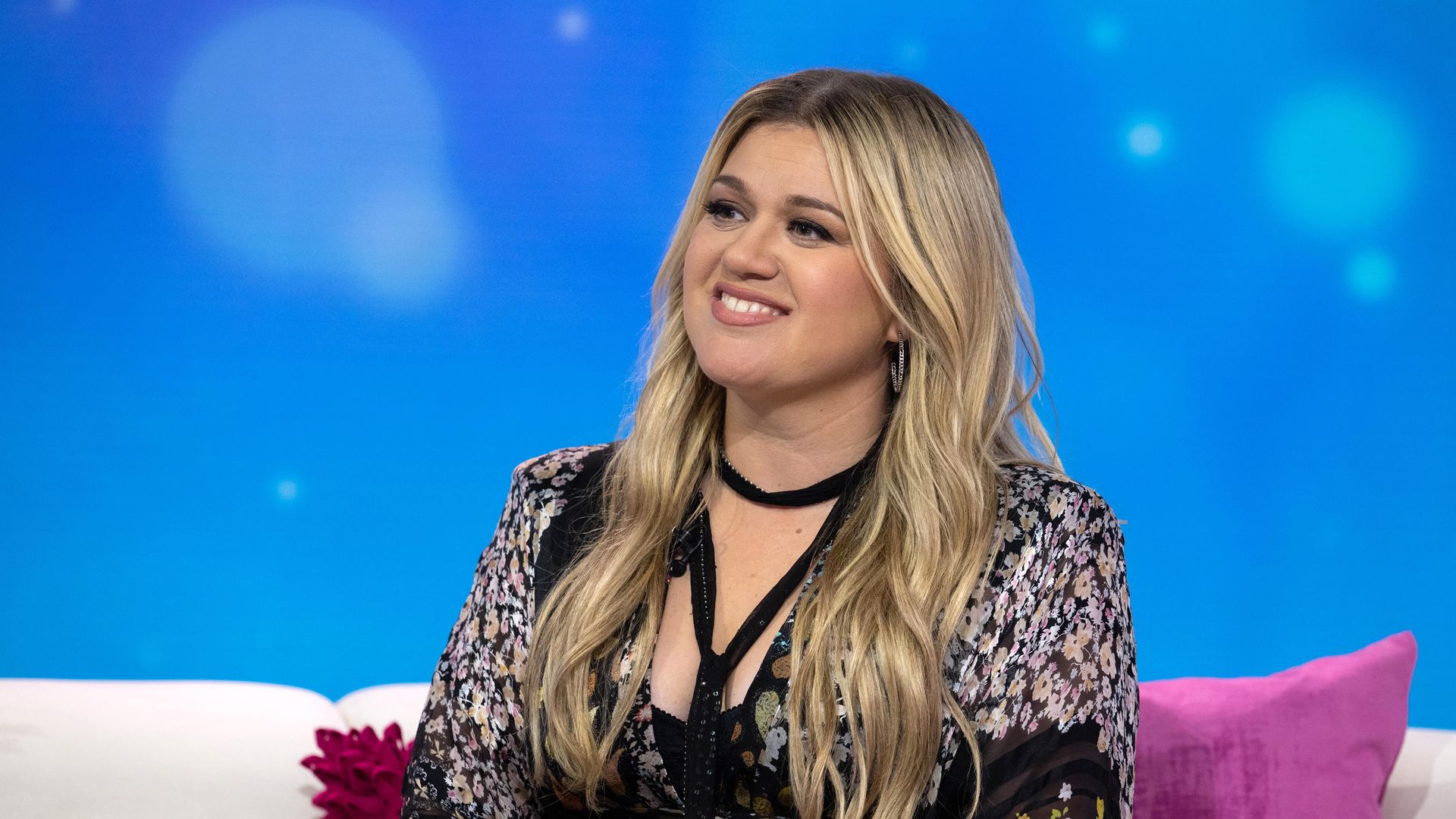 Kelly Clarkson has starstudded moment during emotional Las Vegas
