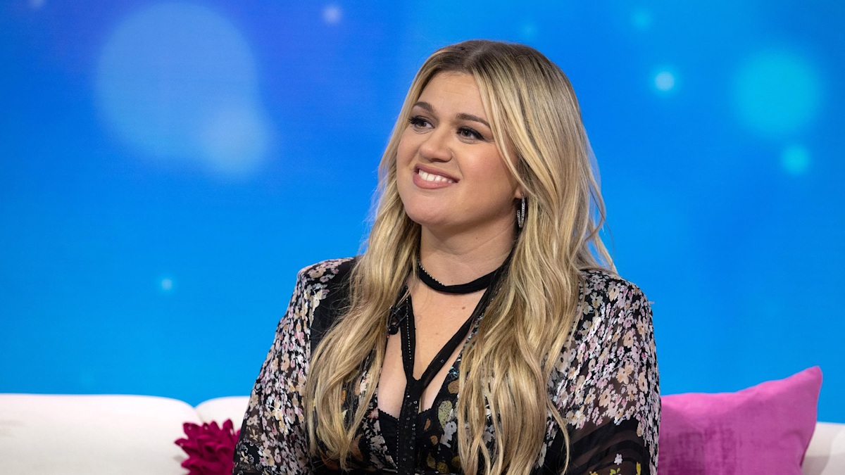 Kelly Clarkson shares very rare picture of 'cool and amazing' children ...
