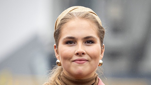 Princess Catharina-Amalia in a salmon suit