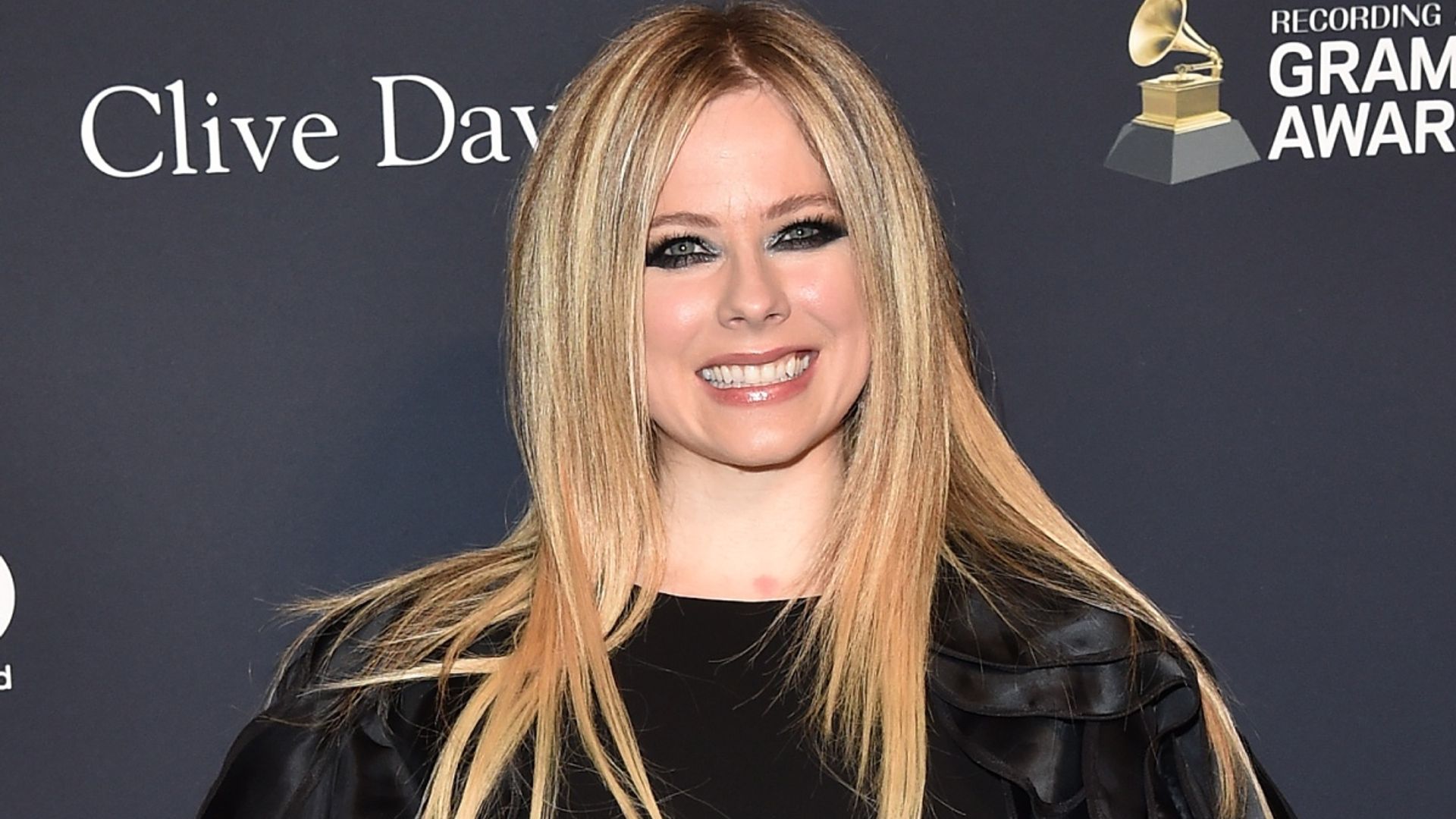 avril lavigne fan frenzy new pictures