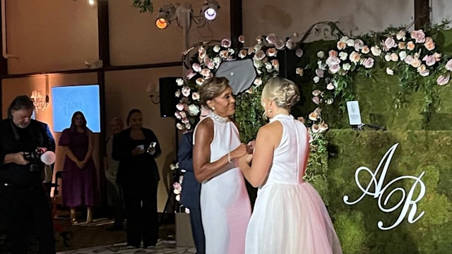 Robin Roberts and Amber Laign on the dance floor 