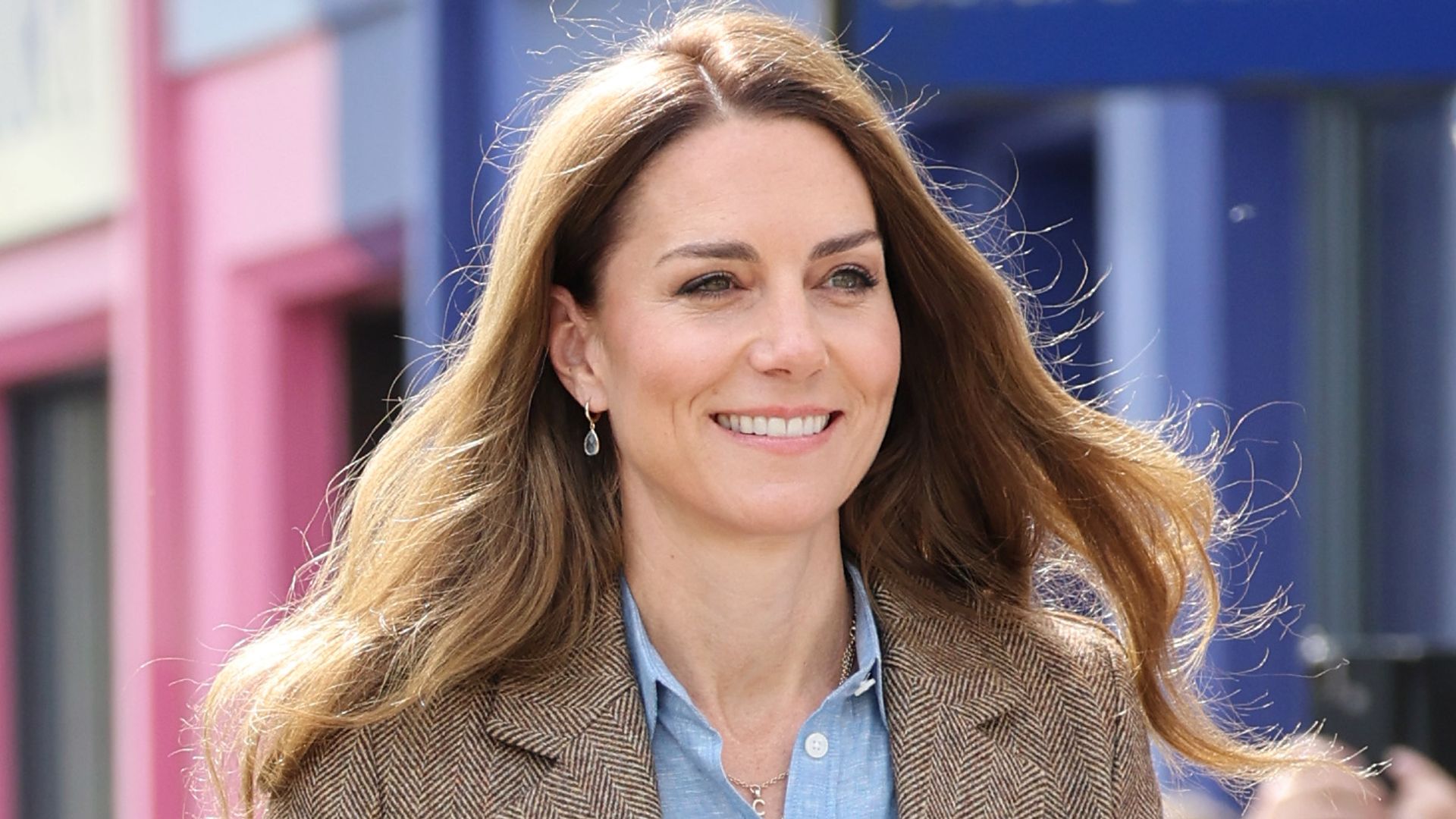 Catherine, Princess of Wales, known as the Duchess of Rothesay when in Scotland, smiles to well-wishers as she arrives for a visit to Aros Hall, a local community hub on April 29, 2025 in Tobermory, Scotland. The Prince and Princess of Wales are on a two-day visit to the Isles of Mull and Iona on the 29th and 30th of April to engage with rural island communities. During their time on the islands, they will connect with local residents, highlighting the value of social bonds and underscoring the importance of safeguarding and advocating for the natural environment. (Photo by Chris Jackson/Getty Images)