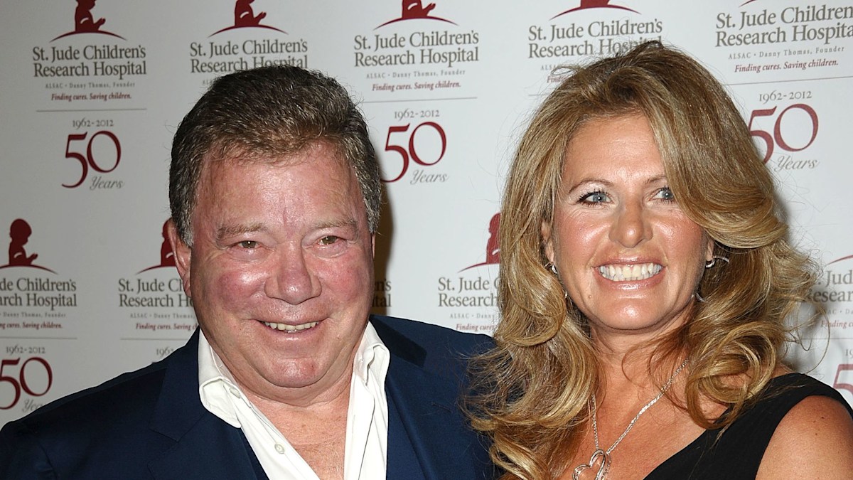William Shatner, 94, sparks debate as he steps out with ex wife wearing large wedding ring