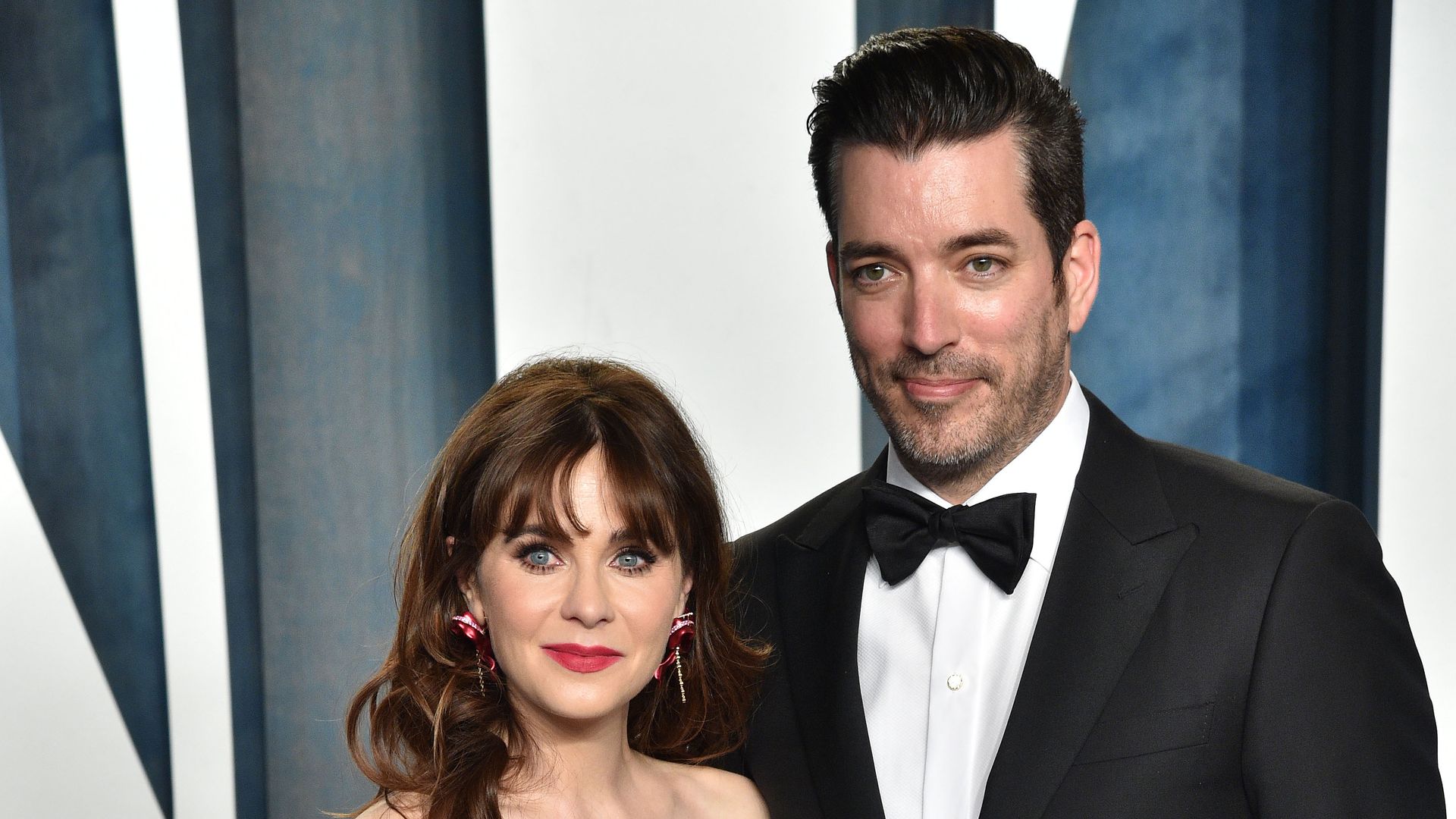 Zooey Deschanel and Jonathan Scott attend the 2022 Vanity Fair Oscar Party  on March 27, 2022 in Beverly Hills, California