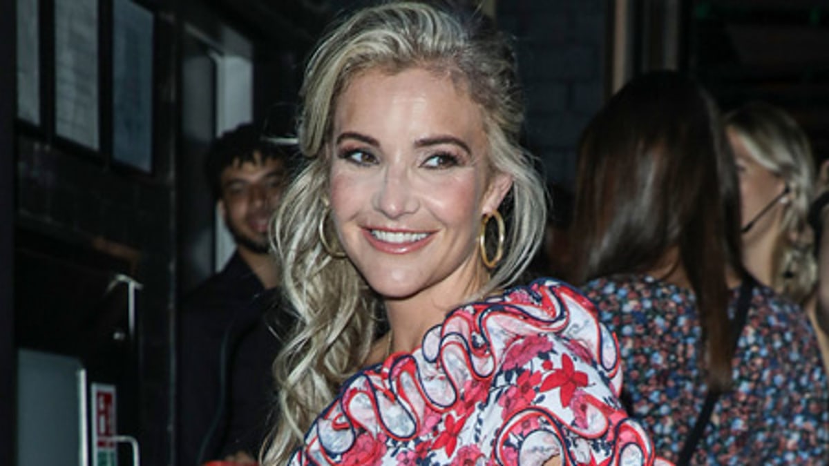 Strictlys Helen Skelton Dazzles In Daring Summer Two Piece Hello 9153