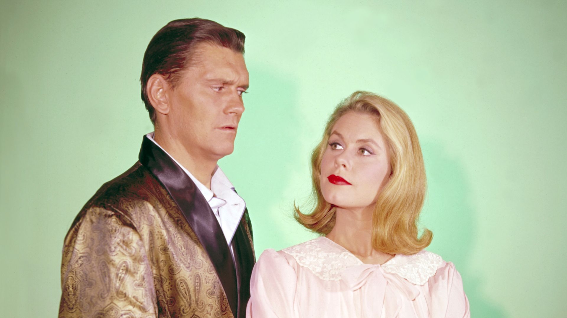 UNITED STATES - SEPTEMBER 17:  BEWTICHED - gallery - Season one - 9/17/64, Dick York (Darrin Stephens), Elizabeth Montgomery (Samantha),  (Photo by ABC Photo Archives/Disney General Entertainment Content via Getty Images)