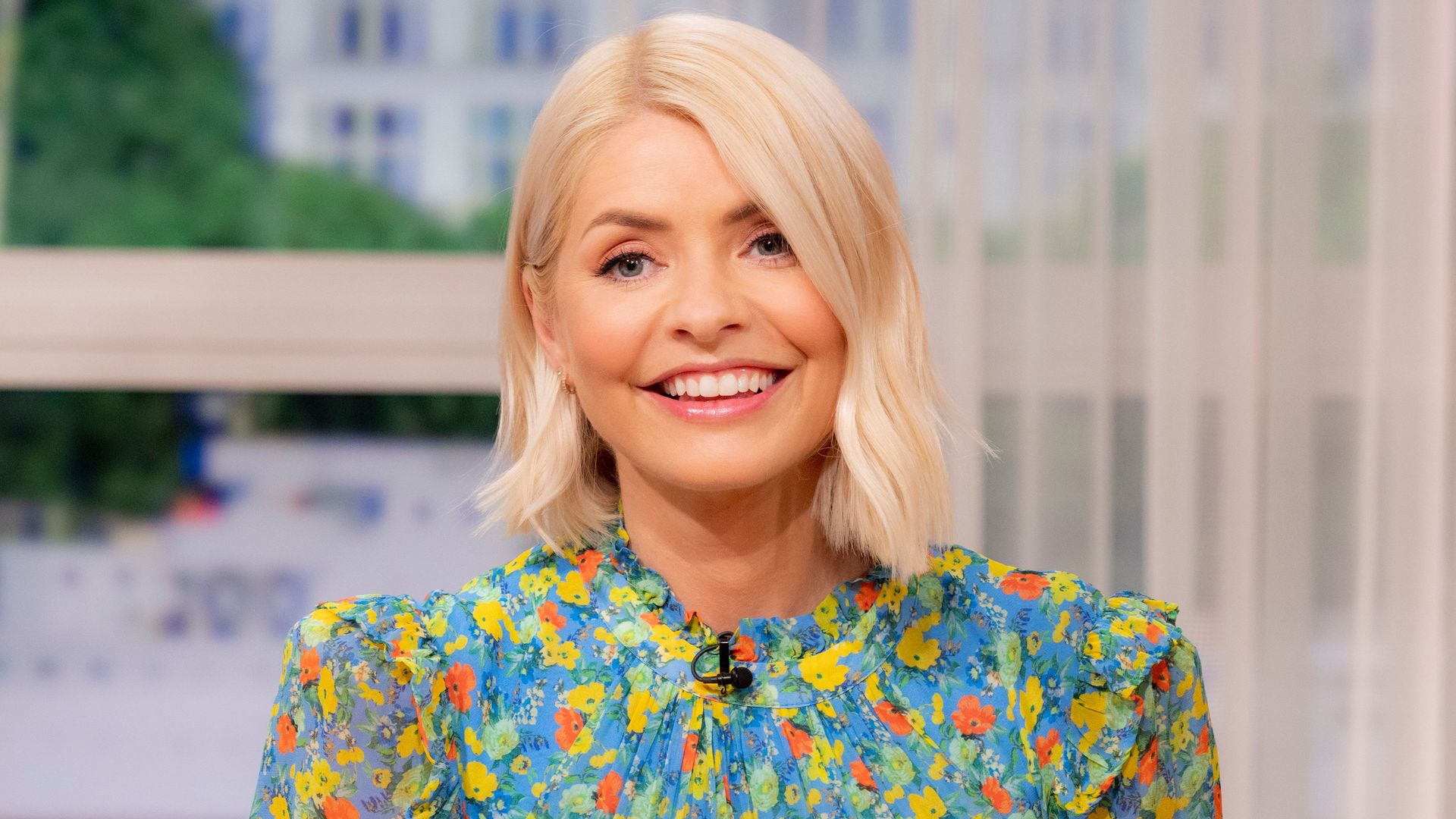 Holly Willoughby channels Princess Kate in figureskimming midi dre...