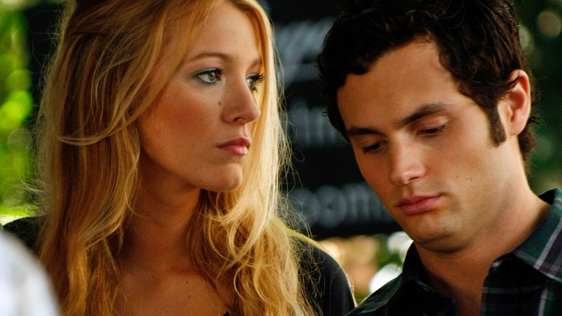 NEW YORK - JULY 27:  Actors Blake Lively (L) and Penn Badgley film on location for "Gossip Girl" on the streets of Manhattan July 27, 2009 in New York City.  (Photo by Jeffrey Ufberg/WireImage)