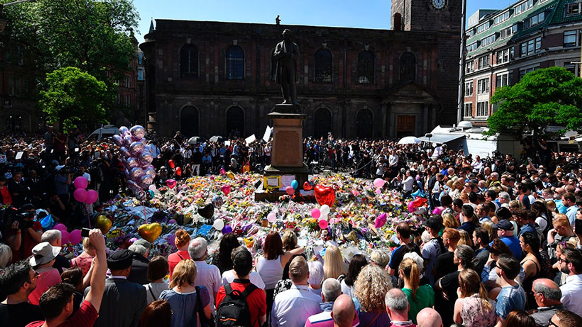 manchester tributes4