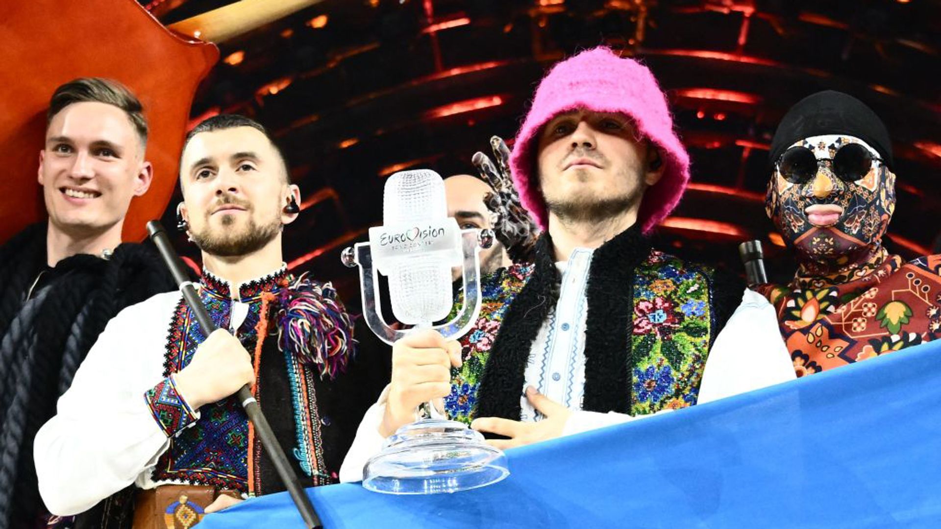 Kalush Orchestra with the Eurovision trophy in 2022