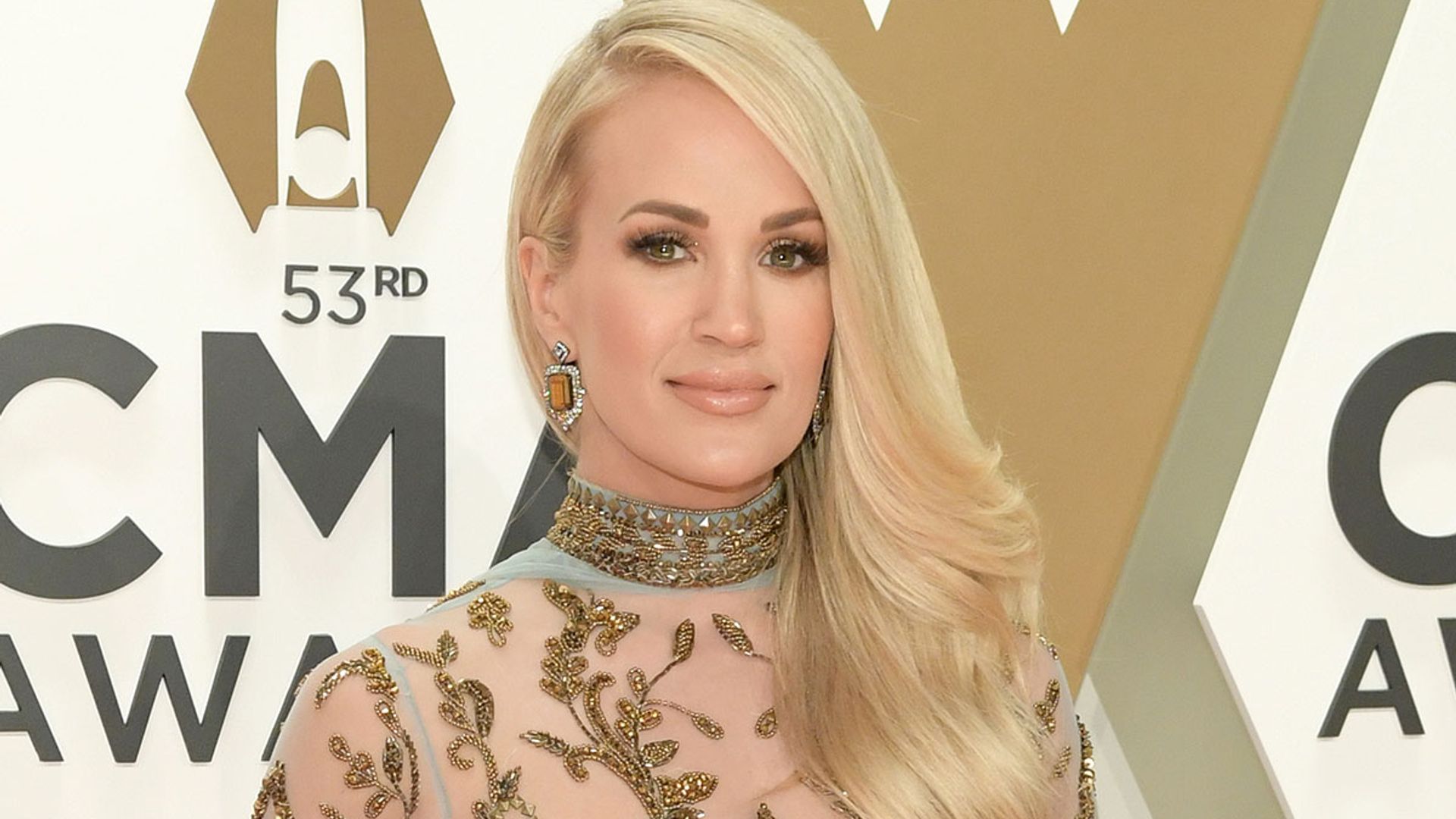 Carrie Underwood reveals she's having a boy at CMA Awards - ABC News