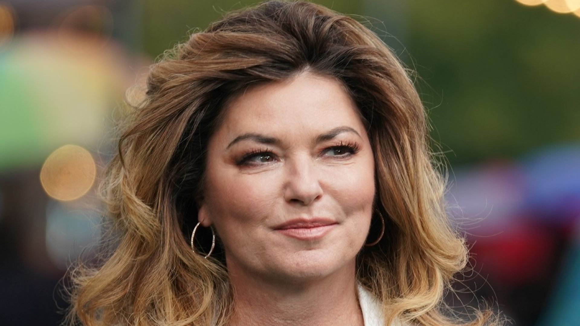 Shania Twain rocks iconic early 2000s look as she celebrates special anniversary with fans