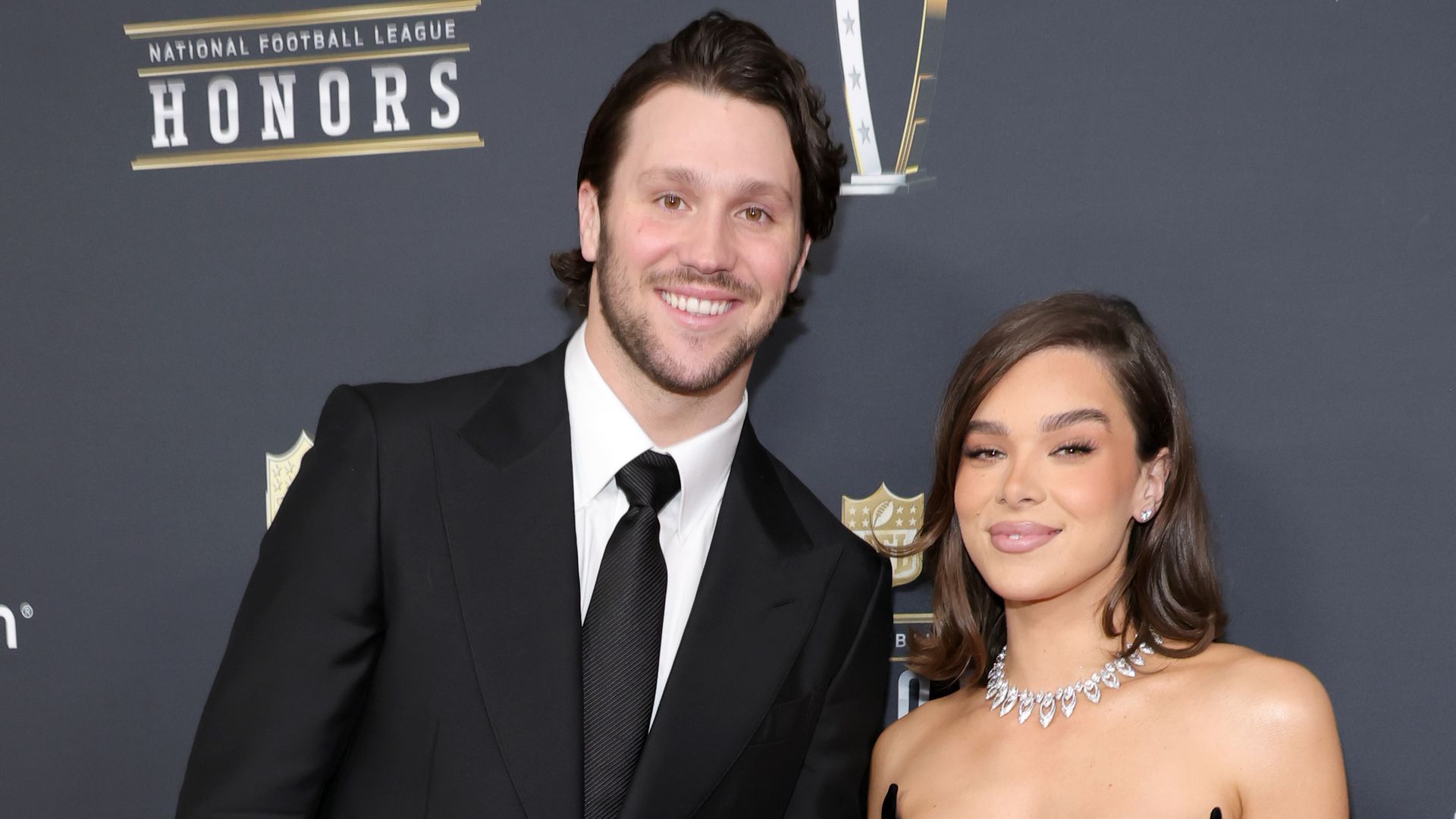josh allen holding hands hailee steinfeld nfl honors