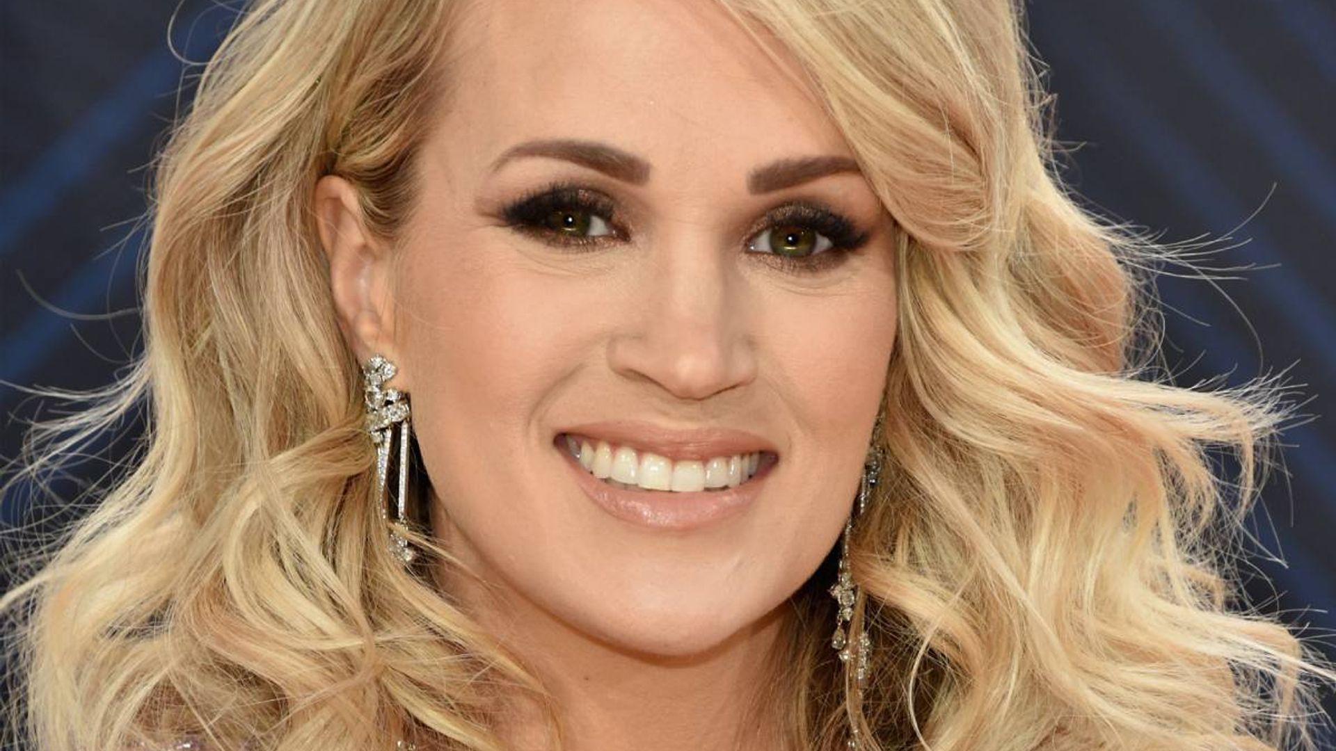 carrie underwood stuns tiny crop top new photo