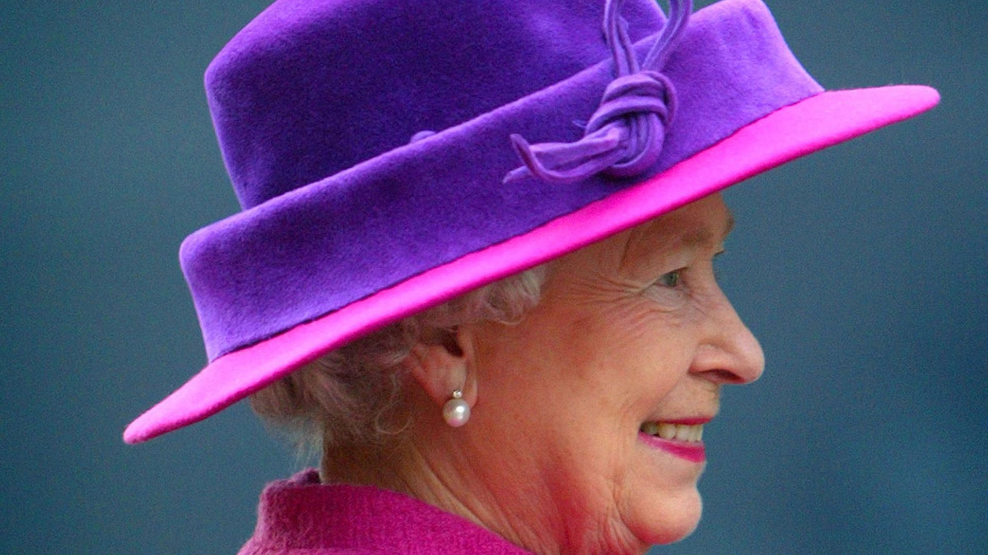 the queen wearing a hat