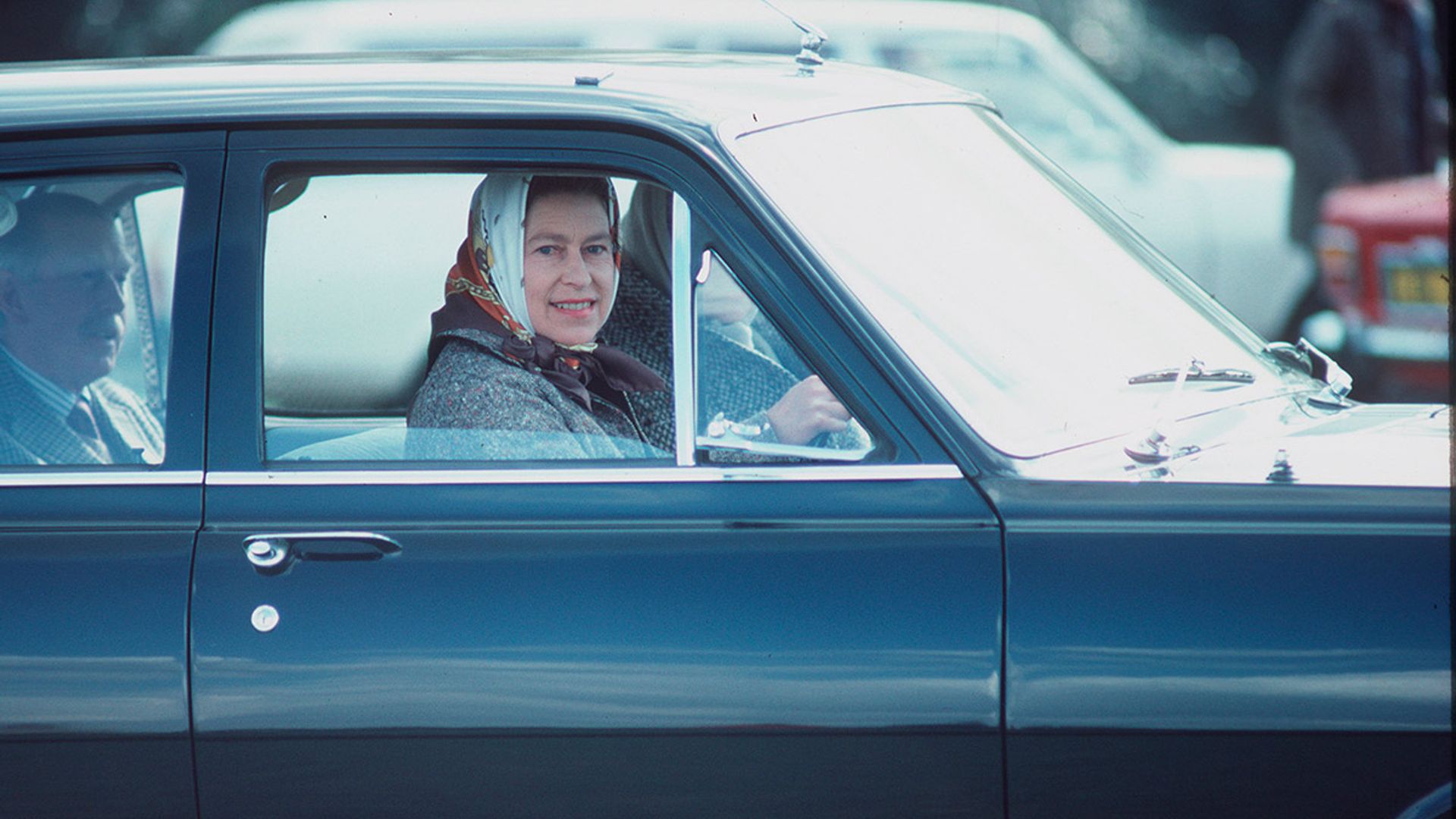 the queen driving without seatbelt