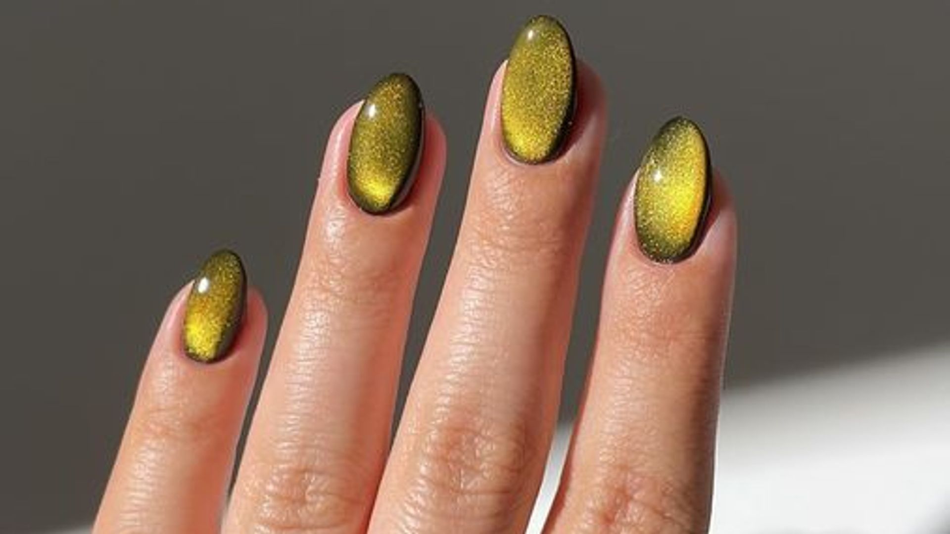 14 shimmering 'cat eye' manicures you won't be able to resist this party season