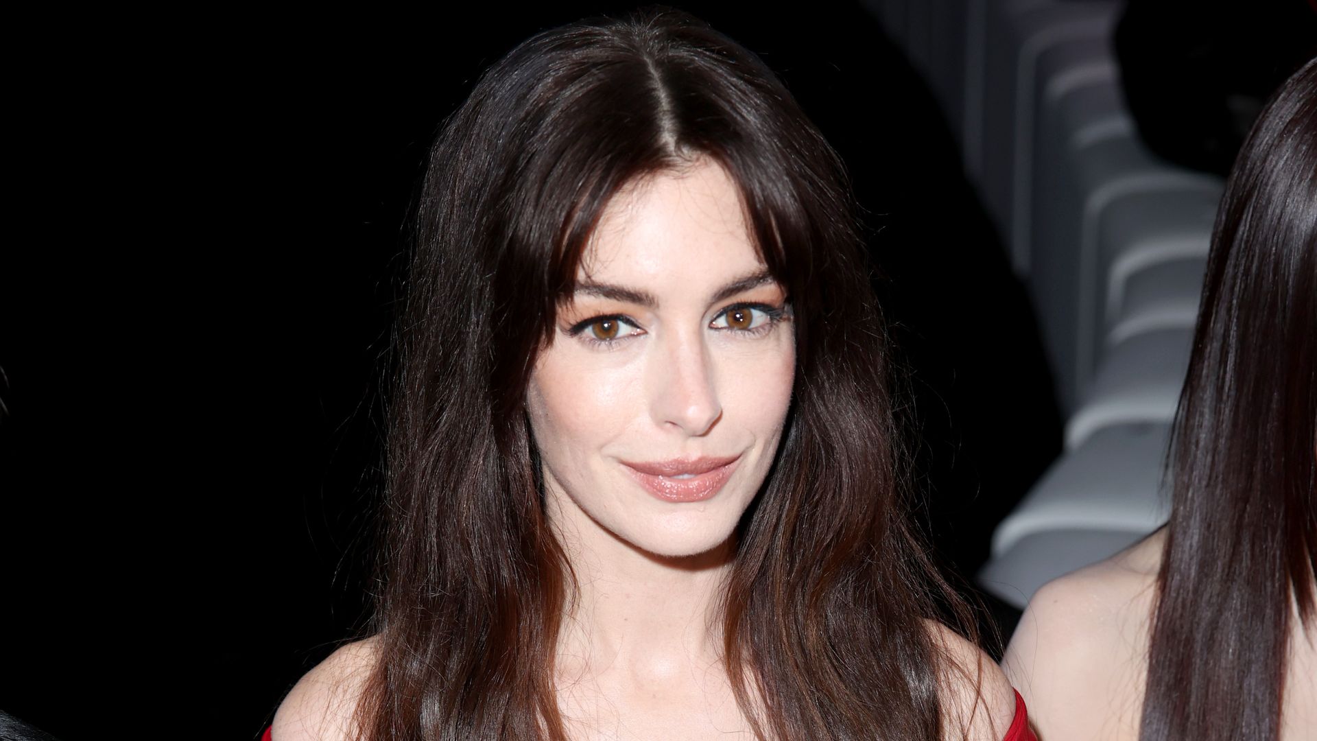 Anne Hathaway is unrecognisable in major bleach blonde hair throwback