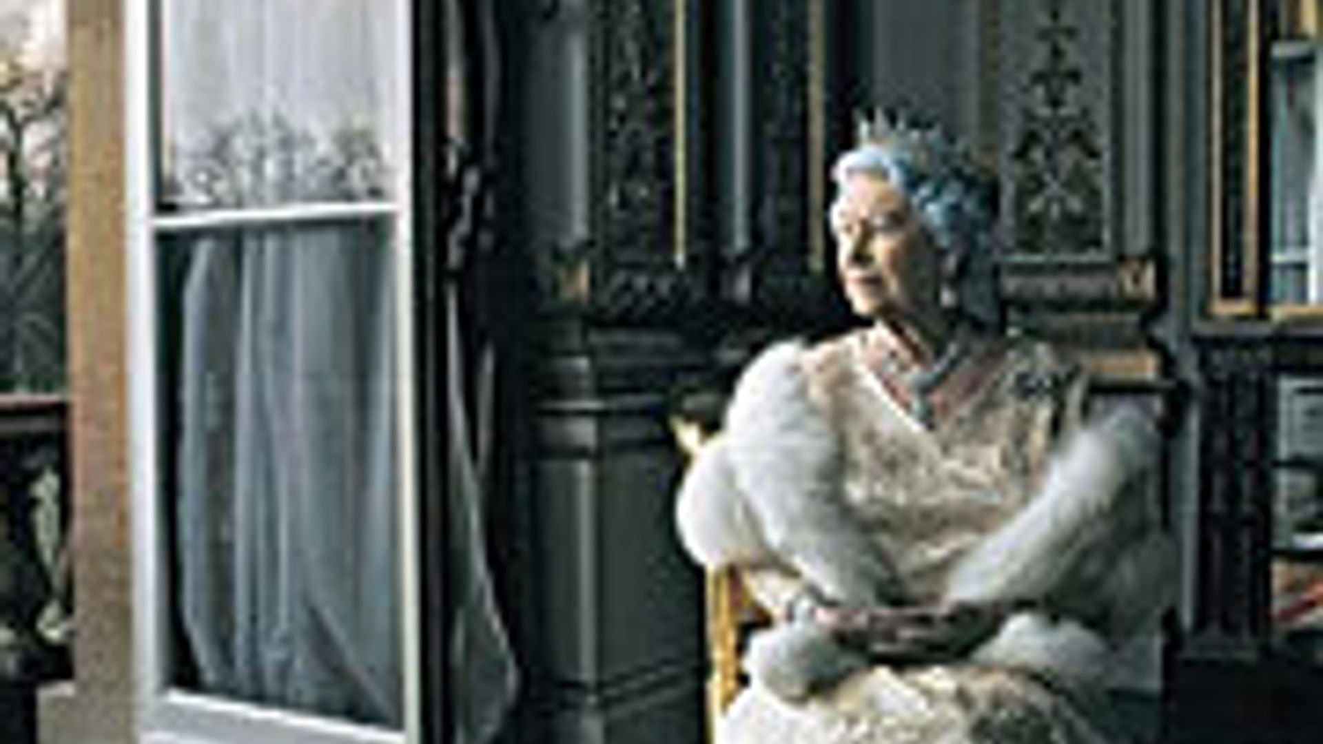 Queen Left Unamused By Celebrity Snapper Request Hello Queen Left Unamused By Celebrity Snapper Request Hello
