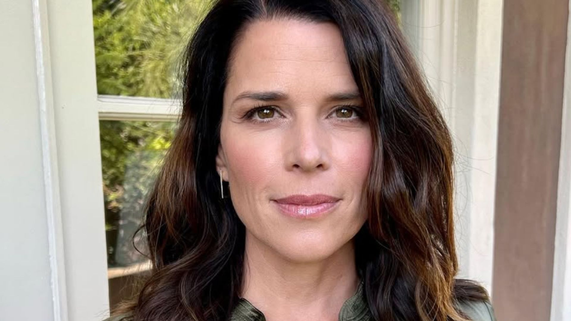 The Lincoln Lawyer glow: Neve Campbell’s best kept secret is this cult-classic foundation