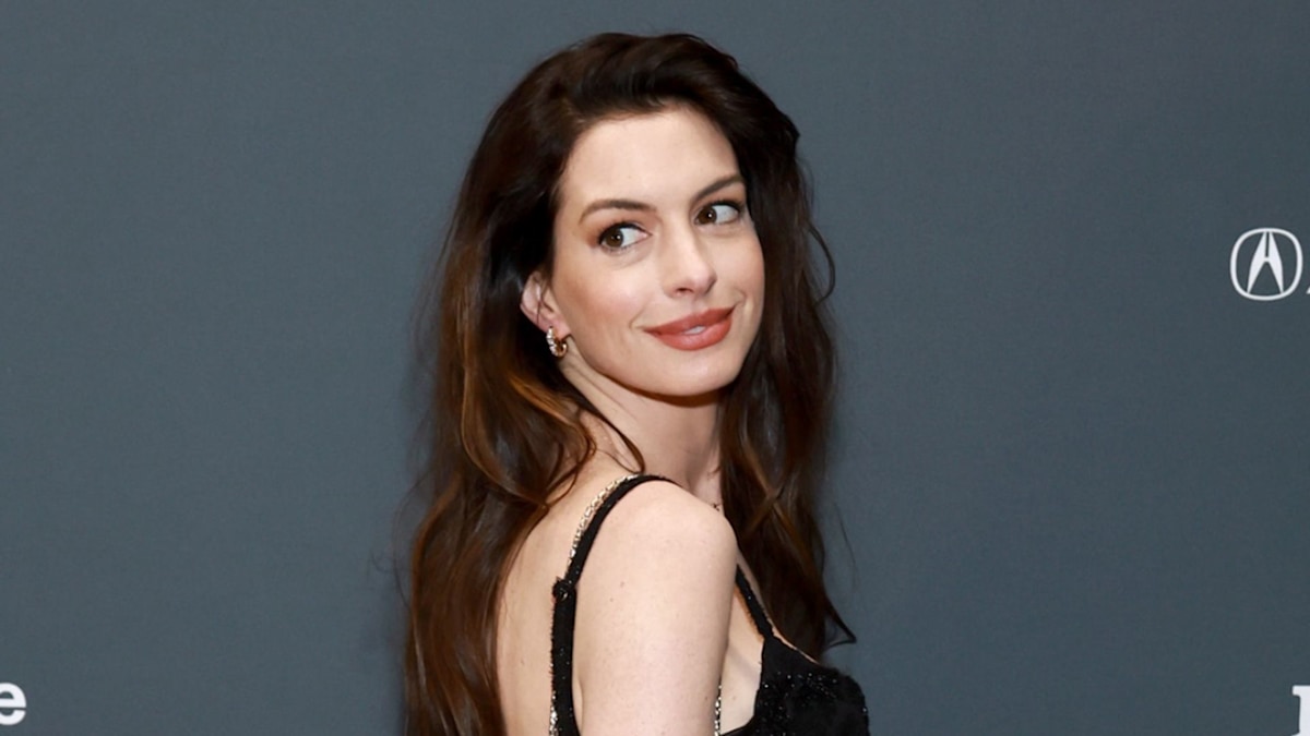 Anne Hathaway dazzles in stunning 'scoop-plunge' gown