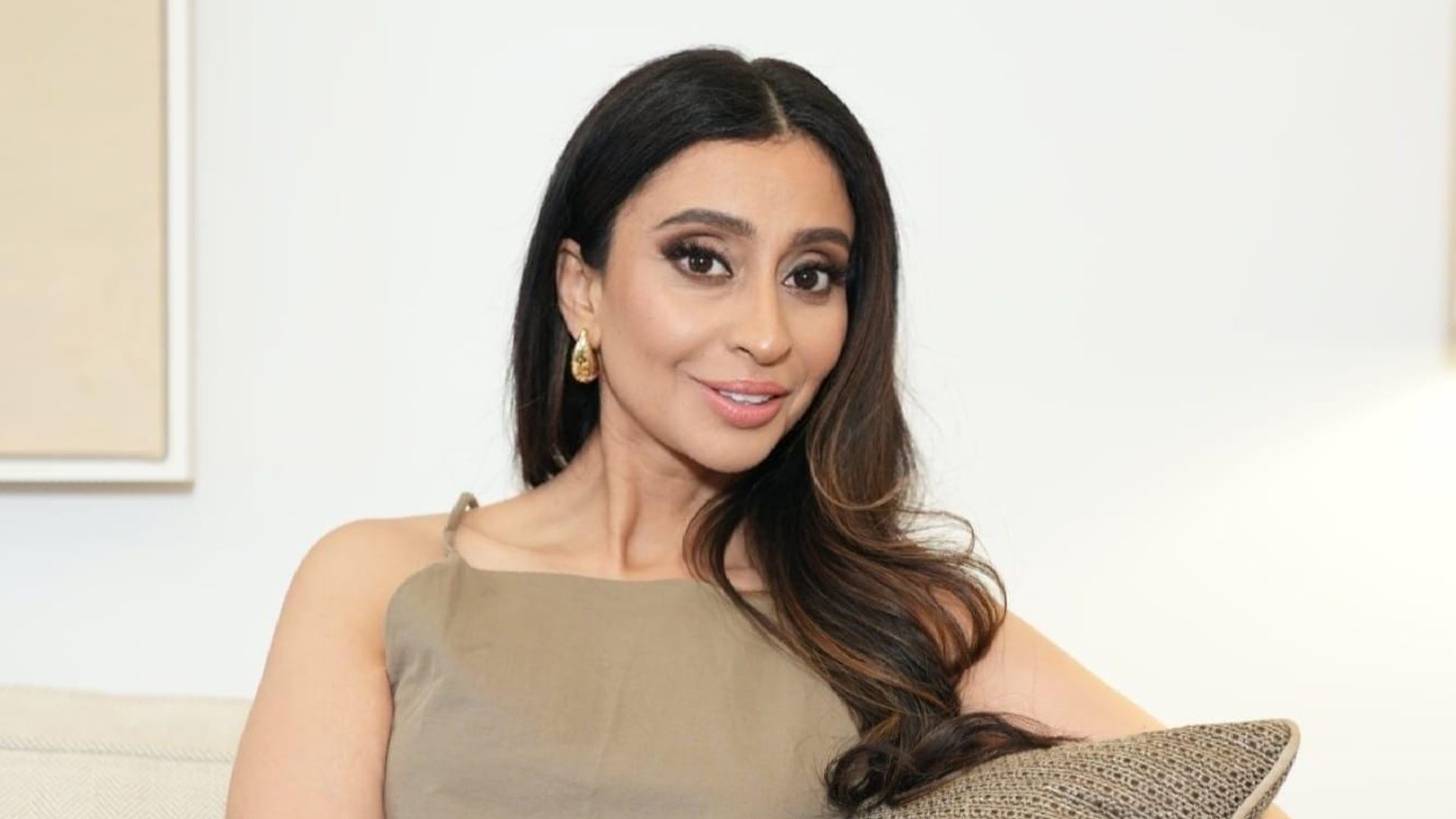 beautiful woman with dark hair posing with pillows
