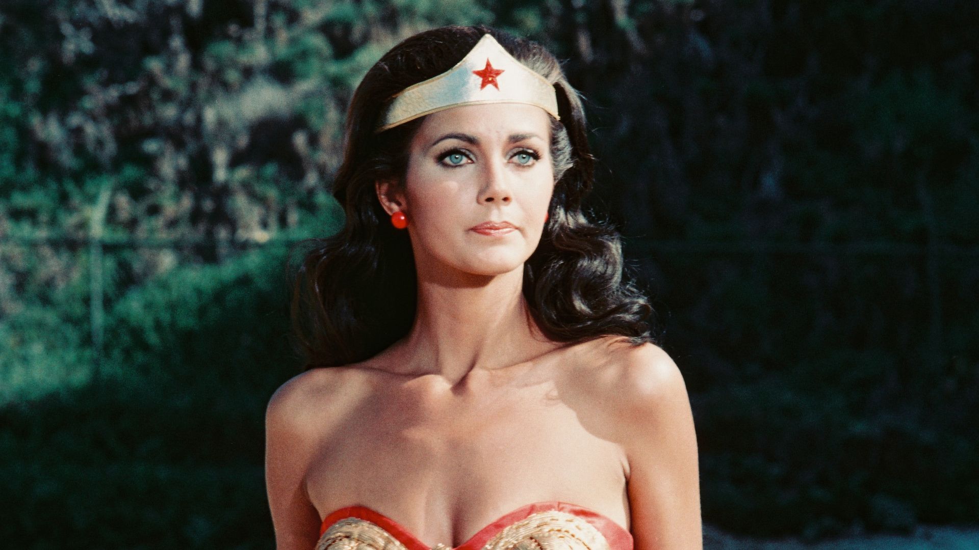 Lynda Carter returns to Wonder Woman roots for bold new photoshoot 