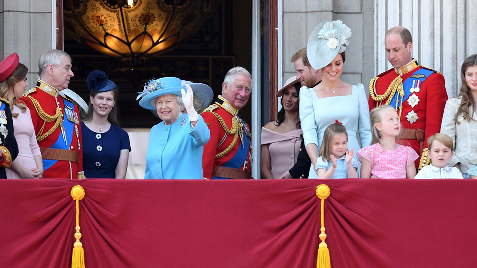 the queen waving with royal family