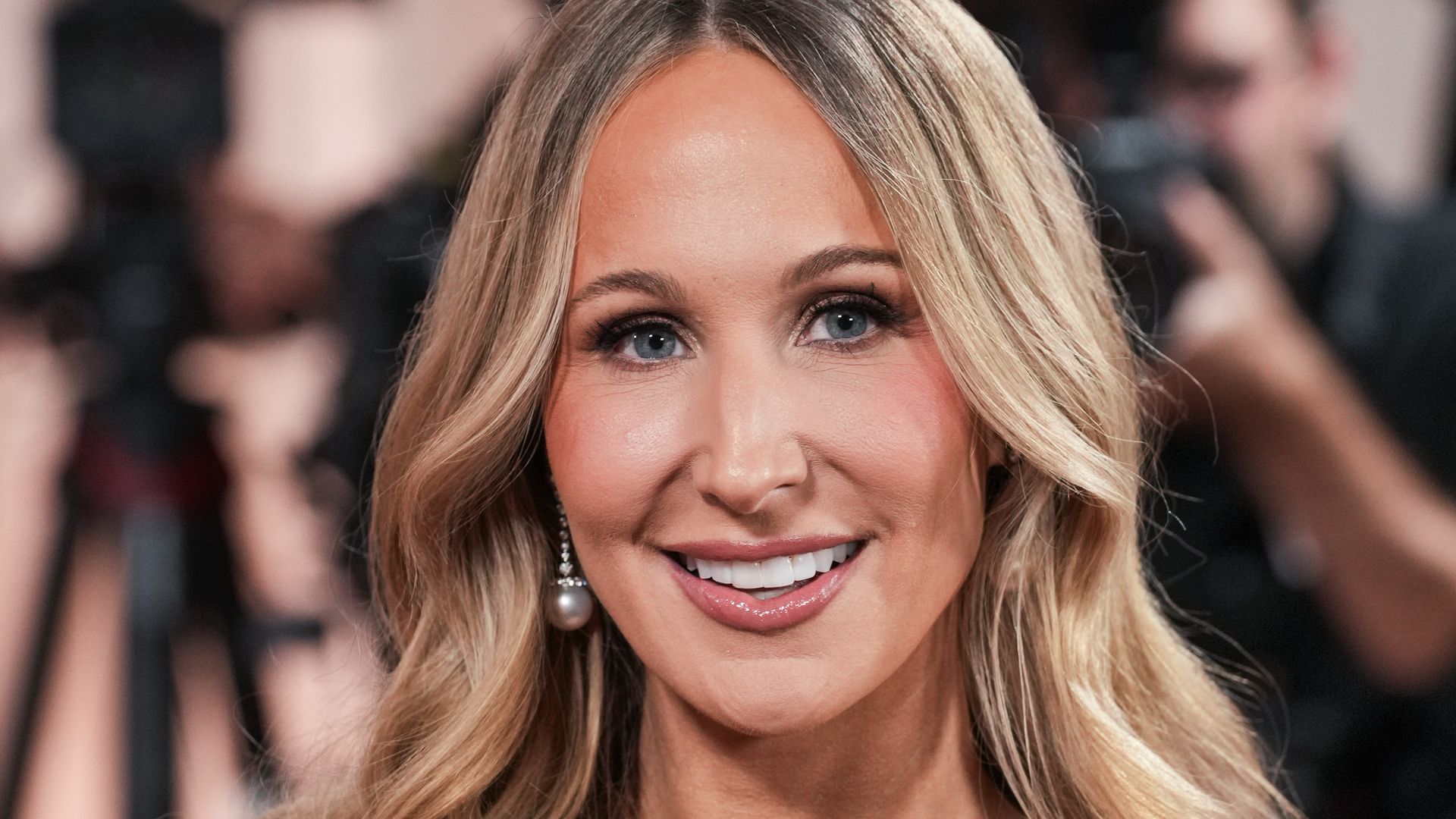 Nikki Glaser, 41, is 'obsessed' with a $10 serum - and it gets nothing but good reviews