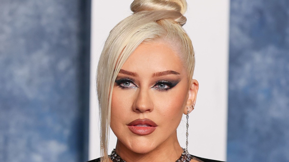Christina Aguilera Morphs Into Cher With Risque Leather Corset See The Incredible
