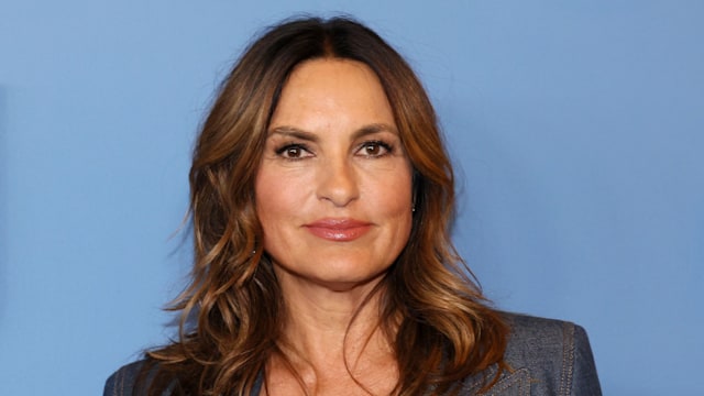 Mariska Hargitay looks smart in blue suit red carpet appearance 