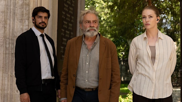 Ayse Farsakoglu (Yasemin Kay Allen), Mehmet Suleyman (Ethan Kai), Cetin Ikmen (Haluk Bilginer) in The Turkish Detective