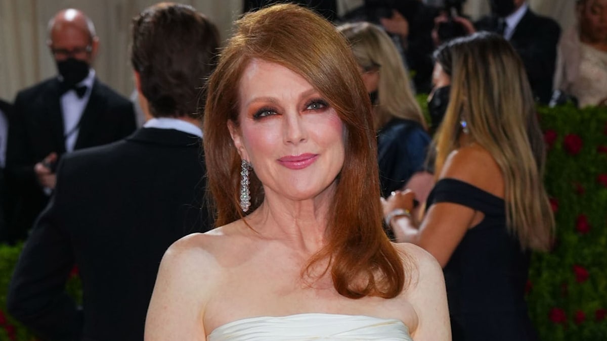 Julianne Moore's daughter is her double in stunning new photo | HELLO!