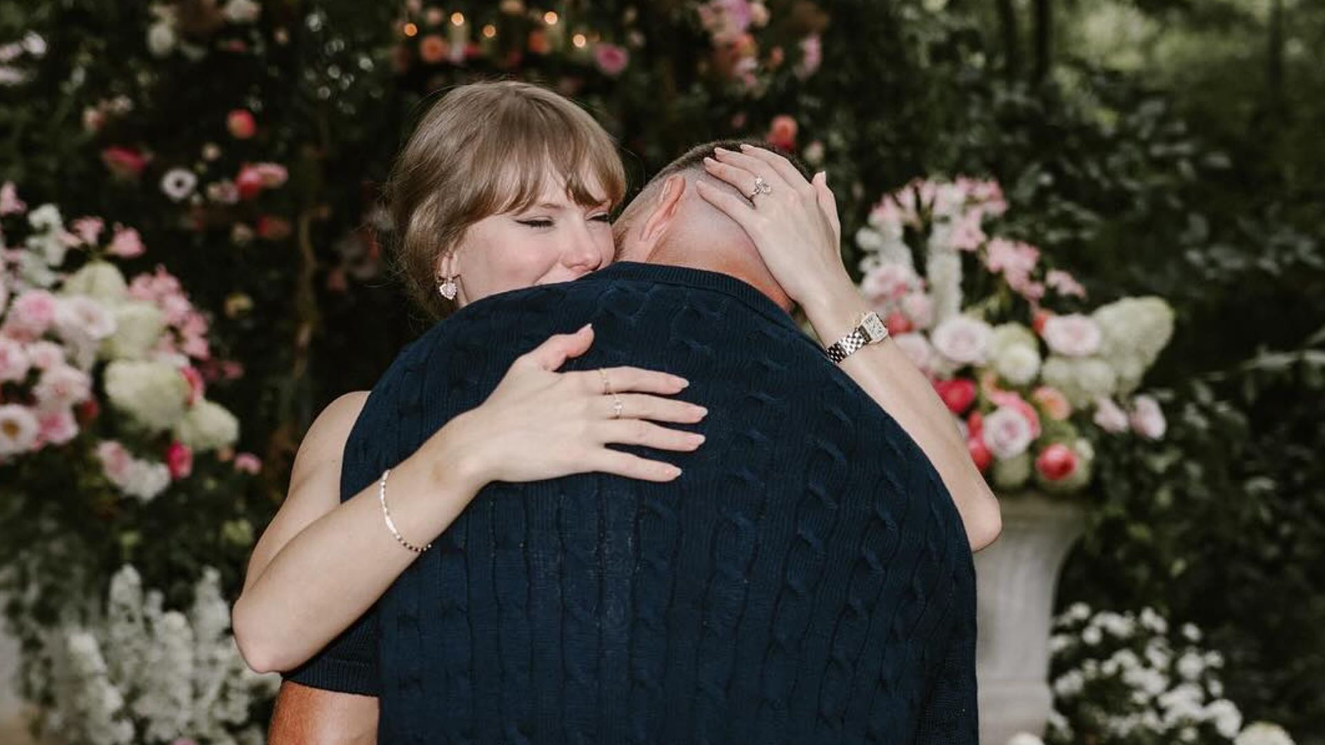 taylor swift hugging travis kelce after engagement