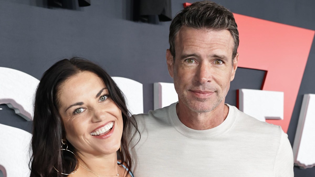 Scott Foley reunites with bikini-clad wife after 3-week separation