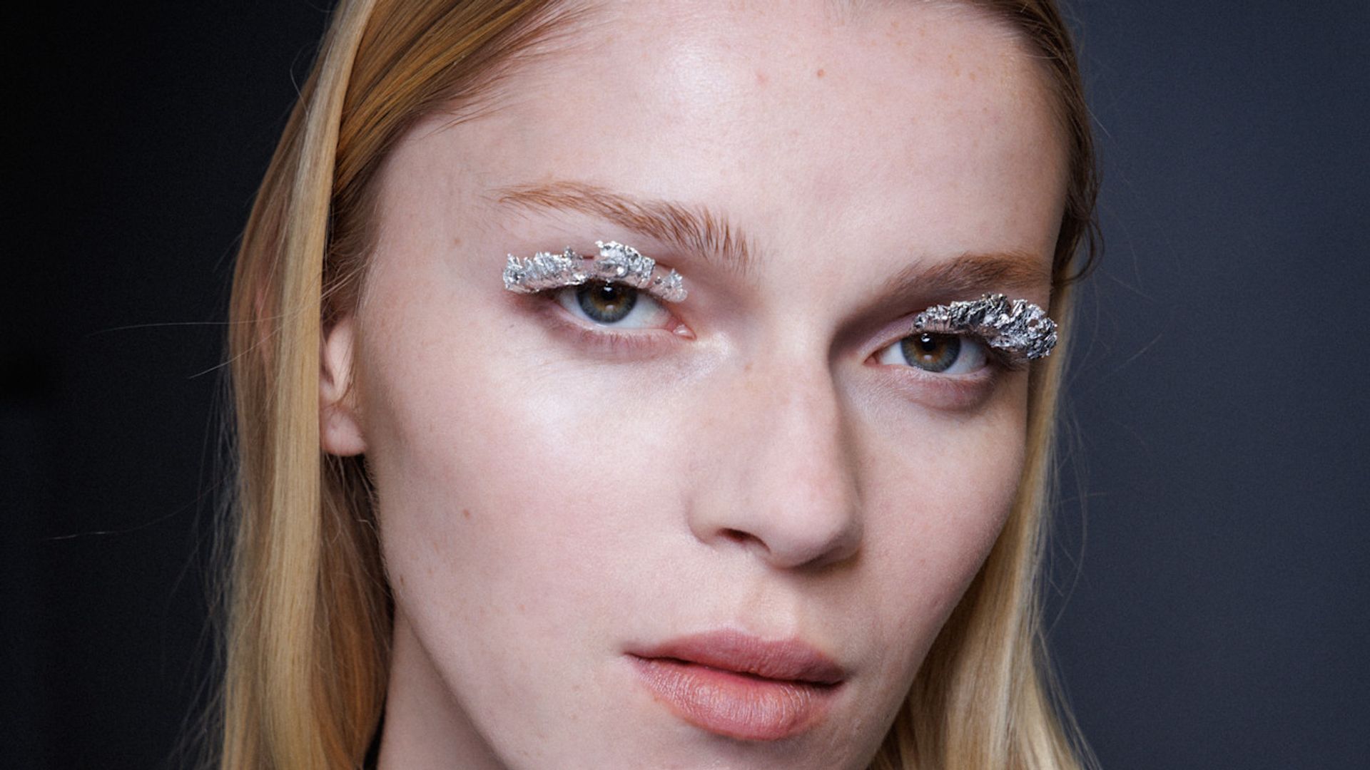 These are the 5 key beauty trends from Paris Fashion Week I will be copying