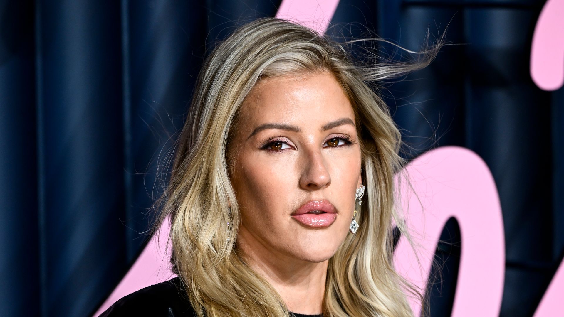 Ellie Goulding is pregnant! Singer reveals baby bump on the red carpet — photos