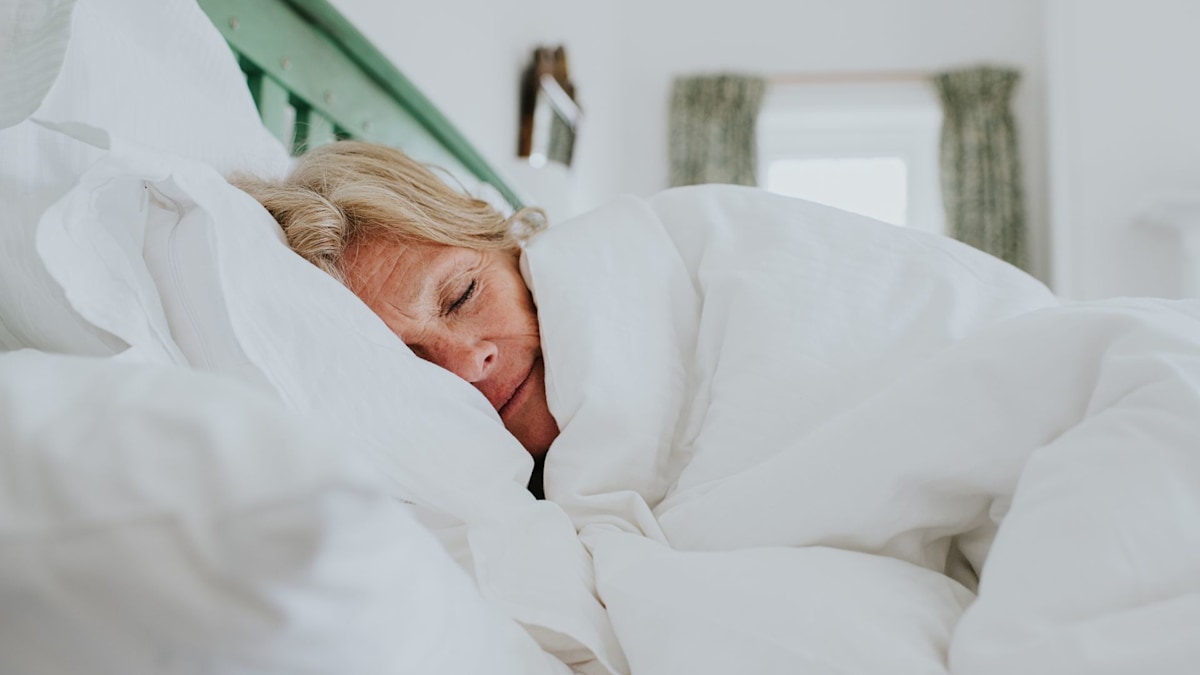 7 ways to stay warm in bed without switching on the heating